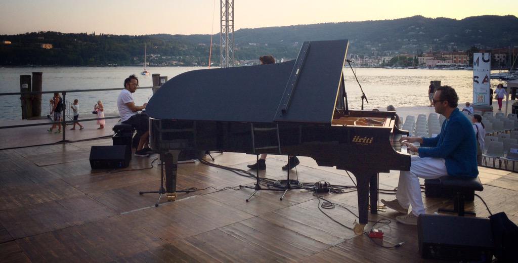 Questa sera Taketo Gohara e @cesarepicco in Water Haiku. Piazza Vittoria, Saló - 21.30