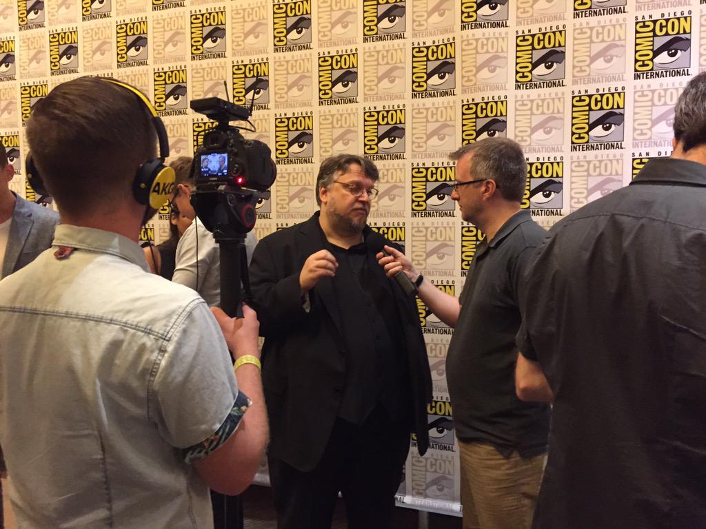 getFANDOM's tweet photo. Talking with the knockout cast of #CrimsonPeak: Tom Hiddleston, Jessica Chastain, Mia Wasikowska. #WikiaLIVE #SDCC http://t.co/GKkfKbNg1G