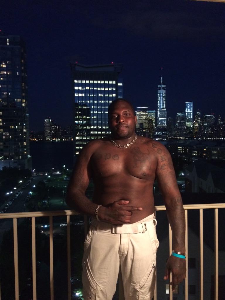 cortex91crime's tweet photo. c'est bon @booba ma payé pour que j'arrête de lumilié en public et il voulait pas que je balance sa sextape avec ines http://t.co/IV9ZIuntSz