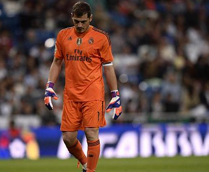 FutboolFichajes's tweet photo. AHORA SÍ:
Iker Casillas ya está hablando con el Porto. El Real Madrid ya cerró el acuerdo. #Fichajes http://t.co/Ct824oU4Sv