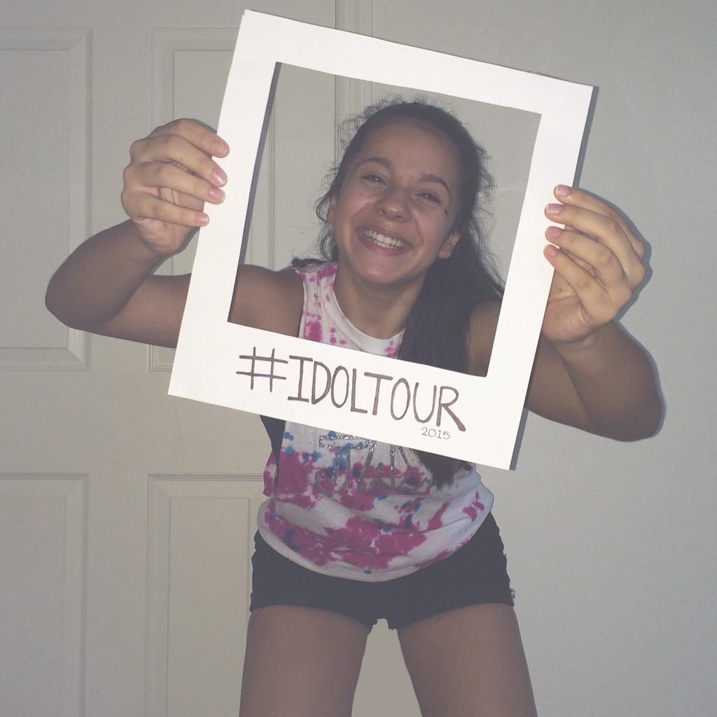 deartheodosiaaa's tweet photo. 9 hours!! @Jax @IamJoeyCook @nickfradiani @iamtyannajones @ClarkBeckham @RayvonOwen http://t.co/0V5wqRj924