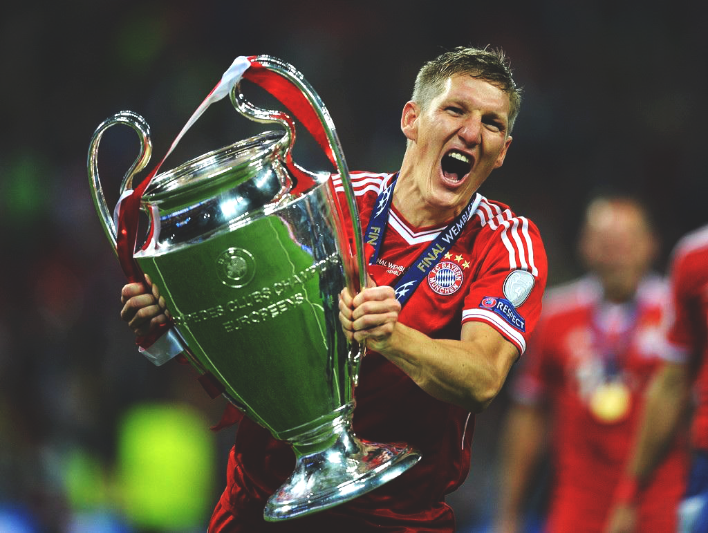 berita_bayern's tweet photo. Goodbye legend, good luck Bastian Schweinsteiger! Thank you for everything :( #Fussballgott #Legend #FCBayern http://t.co/WOBKMExveS