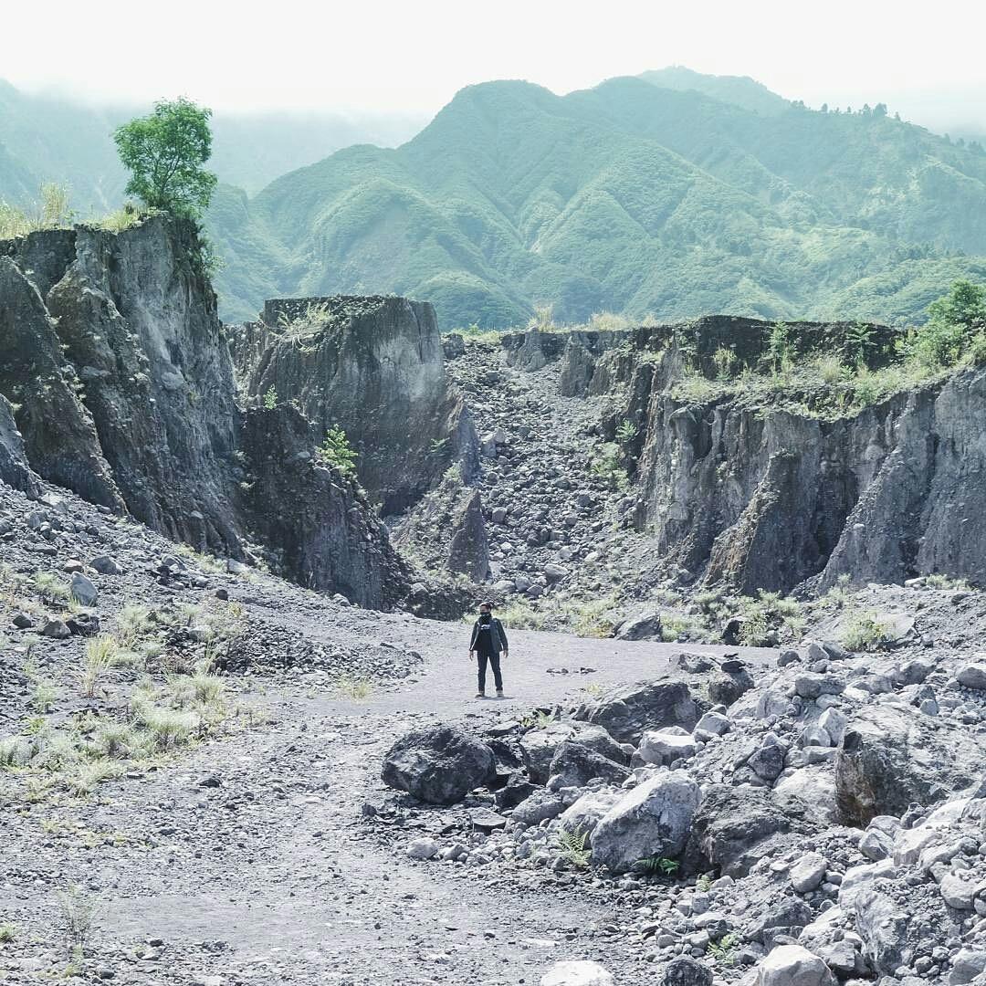 Jogja24Jam's tweet photo. Waaah, viewnya keren. Ini di Kaliadem, Kaliurang lho gaes. Sdh prnh kesini? Foto by IG: kukuhaldy. http://t.co/SsunmE9wc4
