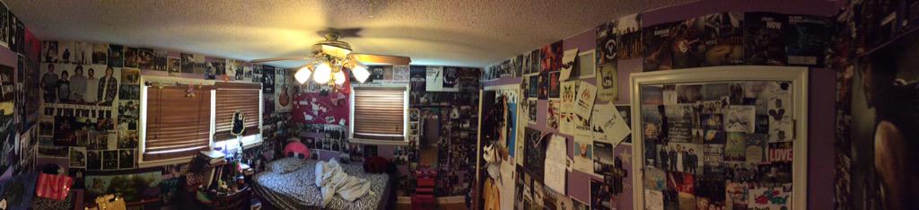 uadickhead's tweet photo. My room rn 😁💕 http://t.co/5qppd8dlqf