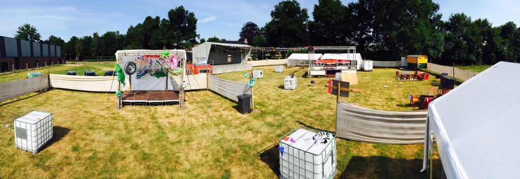 De_Haverkamp's tweet photo. Het festivalterrein is bijna gereed. Morgen om 14.00 uur barst het FISSA #Festival los. #feest #markelo #festival http://t.co/BpL6SUL2op