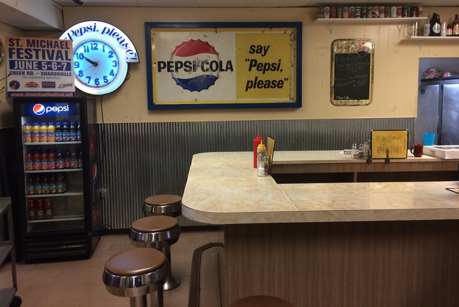Casamatic's tweet photo. Go back to the 1950's with a visit to the Madison Diner. http://t.co/1dLN3P2WBu #cincysummer #cincinnati http://t.co/JBaXJkSxeK