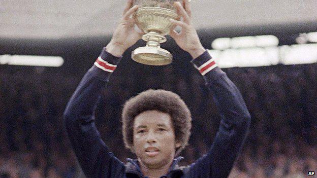 Remembering Arthur Ashe - winning #Wimbledon in July 1975 📻 bbc.in/1UIJMYr