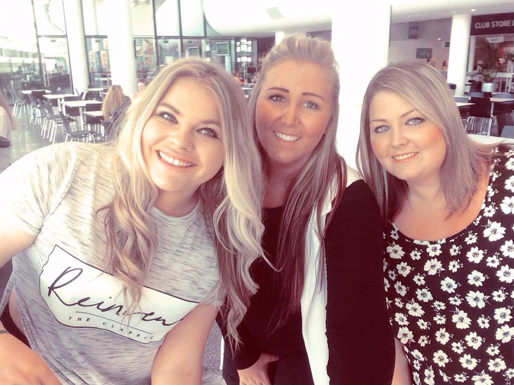 Nikki_2811's tweet photo. #EdatWembley #sisters @lisatuhey @joannelauren123 http://t.co/wuzfbNbeRq