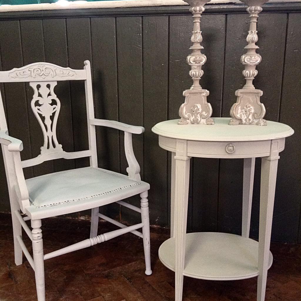 restorationloft's tweet photo. Busy beginners workshop #autentico#chalkpaint#upcycling http://t.co/ueCKUJZiKU