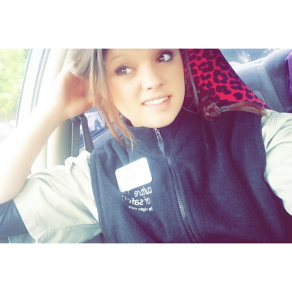 MiSsSuNsHiNe0_0's tweet photo. When you're not feeling motivation for work... #WorkFlowProbs  #Safeway = #SlaveAway http://t.co/O9PVv0zxHH