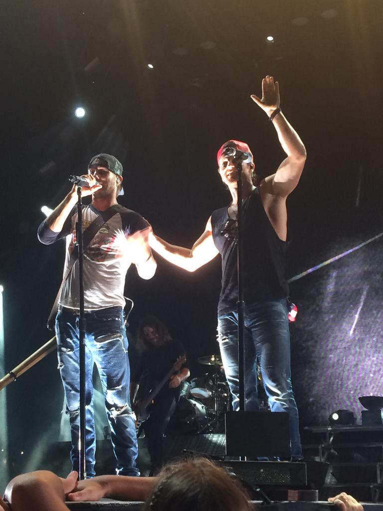 KyleyClevenger's tweet photo. By far the best concert #SoundsOfSummer Special thanks to @KipMooreMusic for signing my boot! Love! http://t.co/QI114Mz1Bu