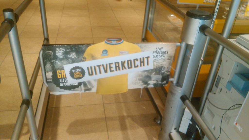 tomdumoulin_eth's tweet photo. Zit ik hier thuis, dacht ik in ieder geval bij de Jumbo nog een gele trui te kunnen winnen..Wat denk je? Uitverkocht! http://t.co/GiFF0O6ogL
