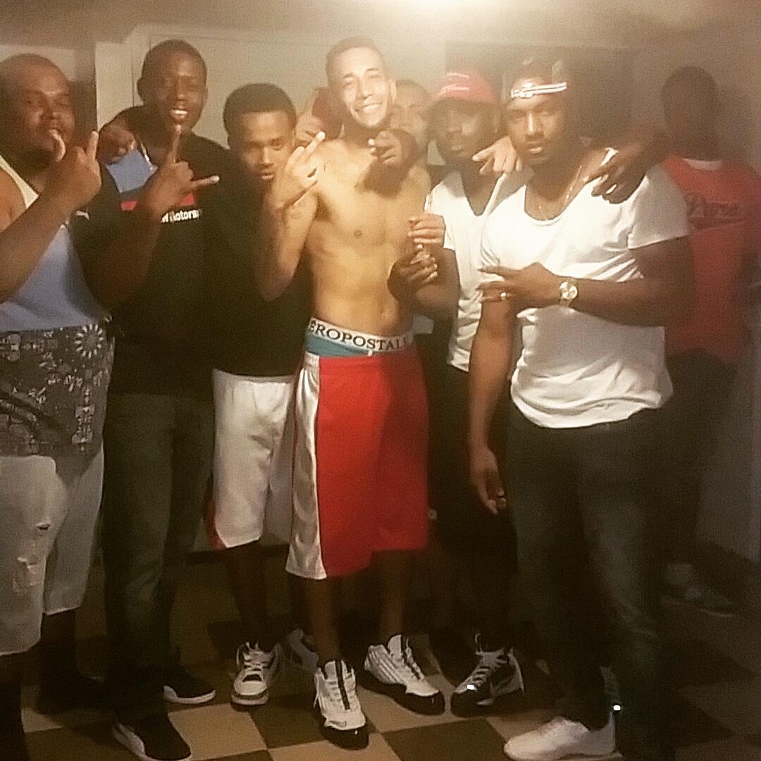 _YungGod609's tweet photo. @Jovenrey3 @gcorbett321  my niggas http://t.co/dCHJbzplm4