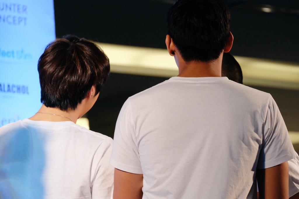 lilohholil's tweet photo. ทำไมไวท์ร่างบางแบบนี้ #นงวว #lovesicktheseries #lovesicksaeson2 #okcharity2015 http://t.co/sDKU9KpgIm