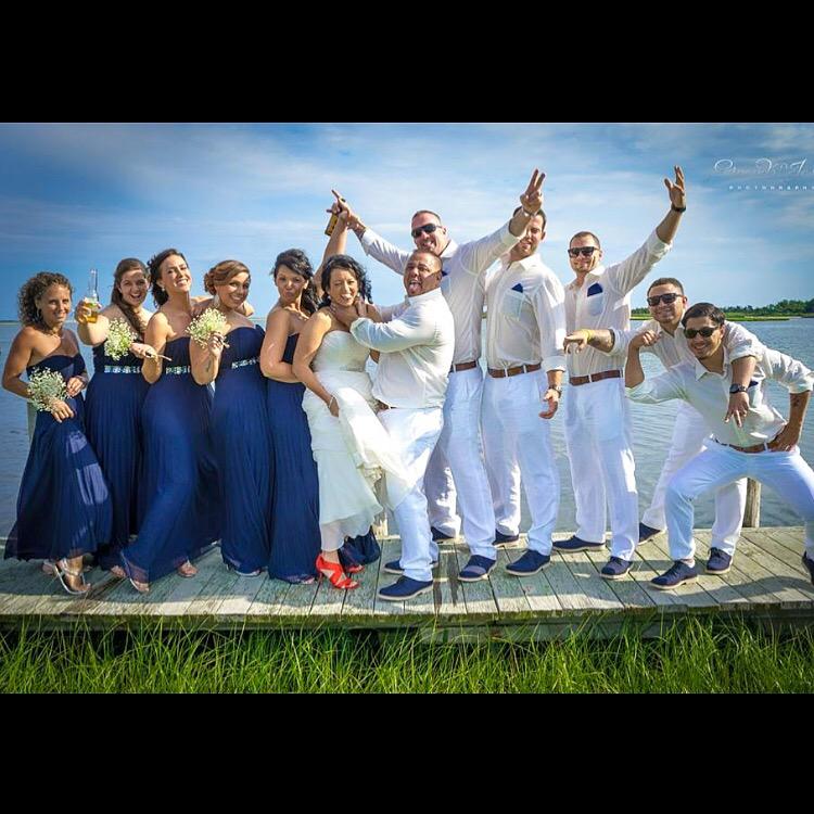 julmflores's tweet photo. welcome to my family where we choke our wives and hold beers instead of bouquets 😎 http://t.co/nOR6PfSolx