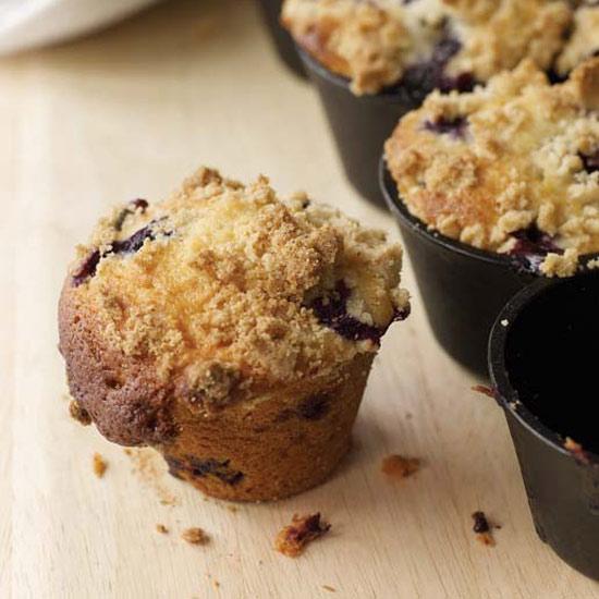 foodandwine's tweet image. Happy National Blueberry Muffin Day! Celebrate with a big, fluffy batch: fandw.me/1JUS3oO