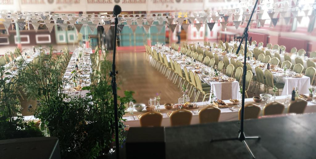 WaitingforSusan's tweet photo. The view from stage at today's wedding is, well, just see for yourself ... 
#wfs #folknroll #waitingforsusan http://t.co/NXgtkRUvZ0