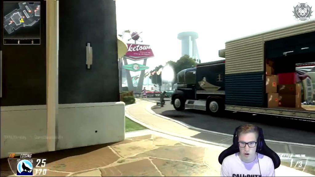JpveraarWwe's tweet photo. @YaraskyGaming it was on this moment Dennis knew he fucked up😂 http://t.co/rRVLySugn3