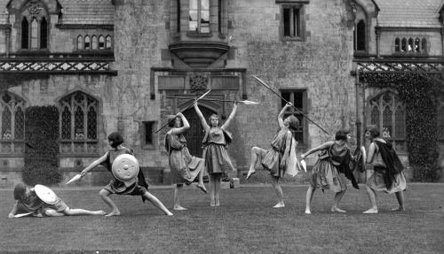 sarah_calavera's tweet image. Pupils at Howell’s Girls’ School in Denbigh, north Wales, 1930s