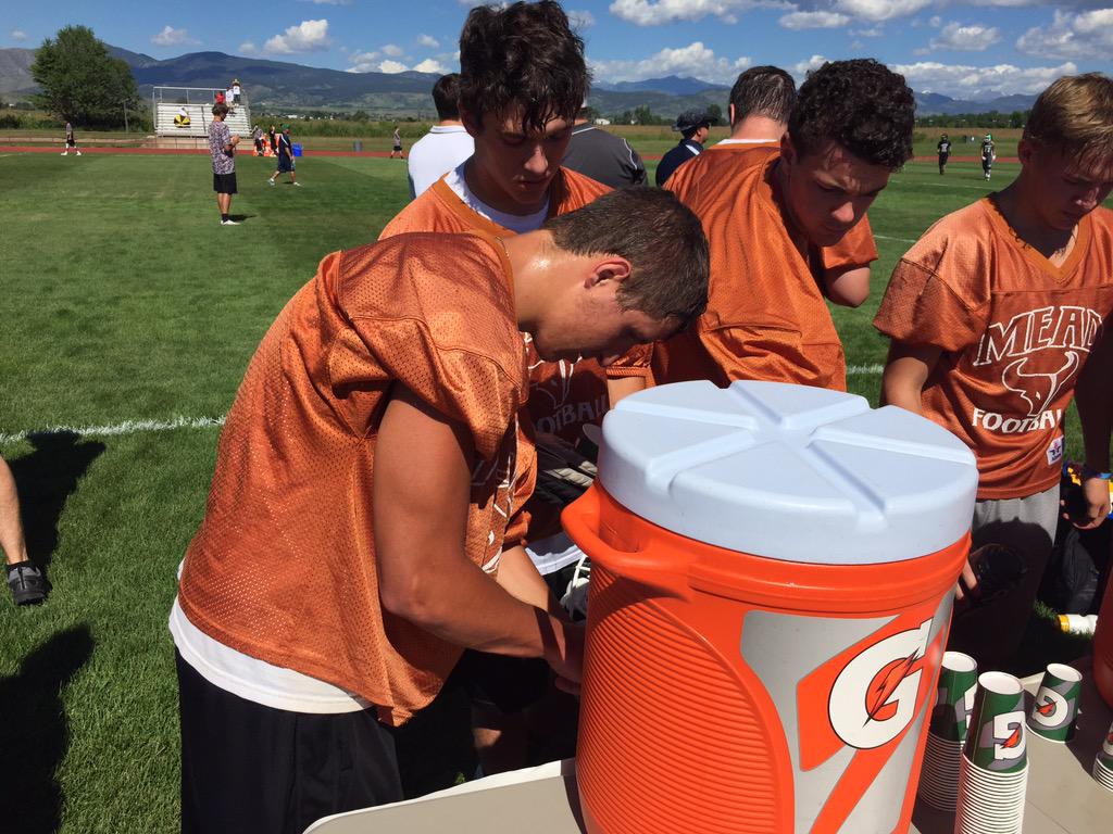 COQualifier's tweet photo. @COQualifier has some @Gatorade fans this afternoon! @select7on7 #N2WIN http://t.co/wG6QUGyZGQ