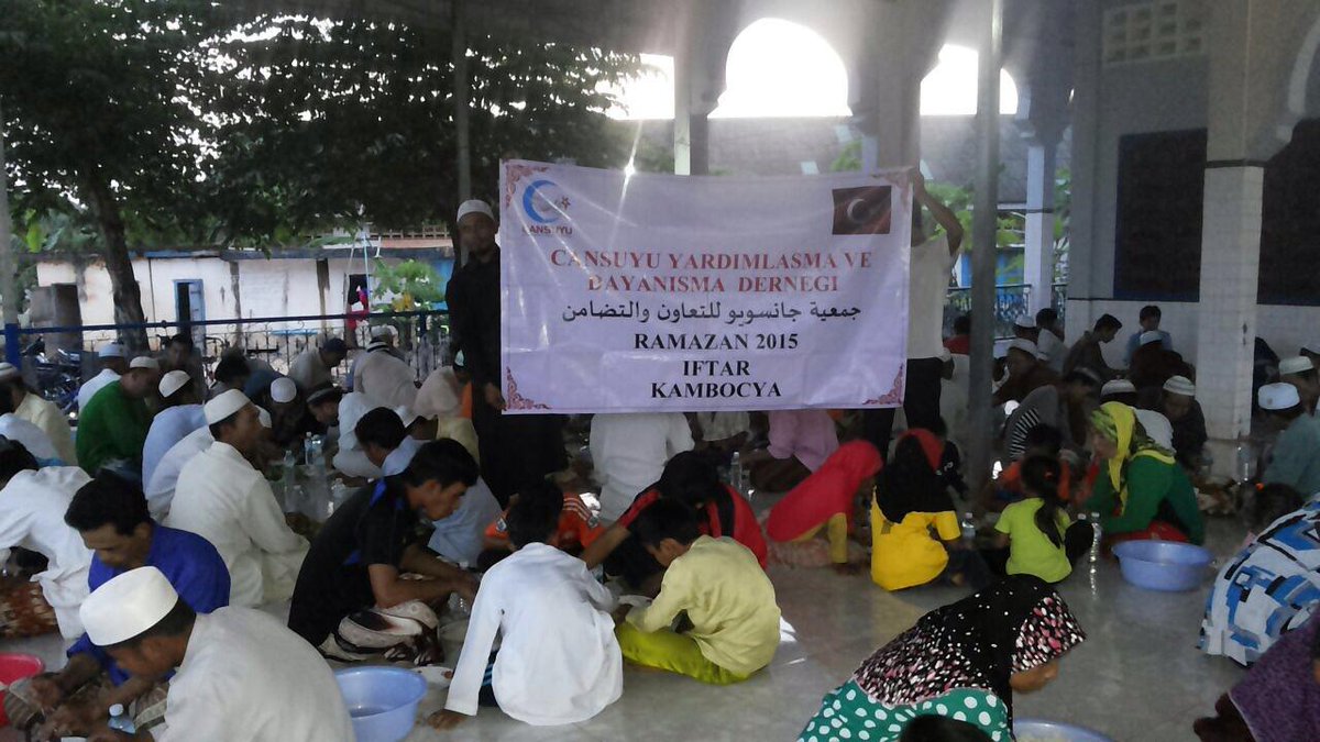 CansuyuDernegi's tweet photo. Göndermiş olduğunuz iftar bağışları ile Kamboçya'daki Müslüman kardeşlerimizle iftar ettik..
http://t.co/UoyrEciz7H http://t.co/R4qs5HNL5A