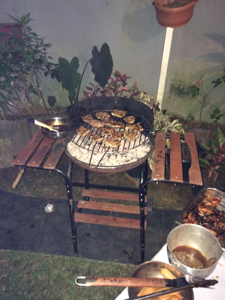 dlewke93's tweet photo. #bbq time http://t.co/REBn6vlKUw