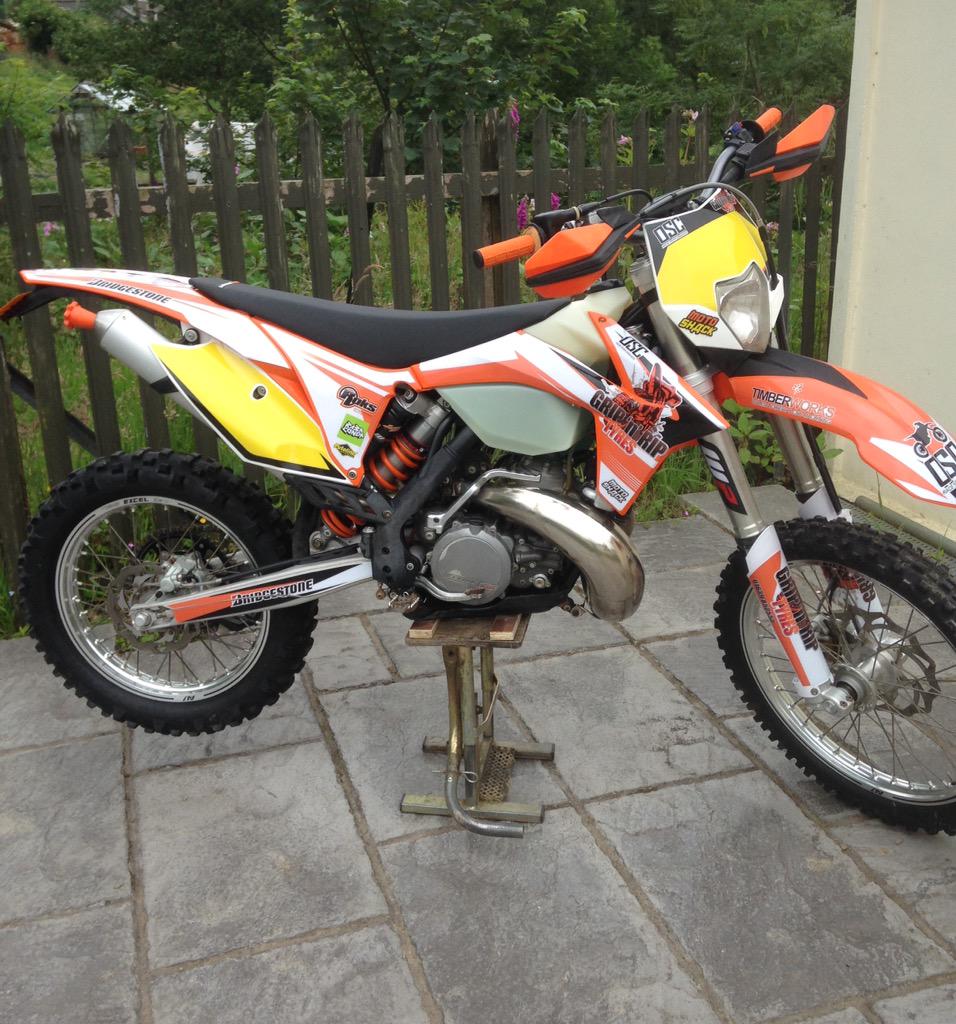 ajones_46's tweet photo. Big thanks to @grip_rip for sorting me out with the graphics and everything else! #enduro #ktm http://t.co/BmrUvCFVSw