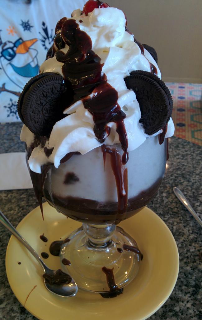 WDWTools's tweet image. Beaches and Cream&apos;s Fudge Mud Slide!