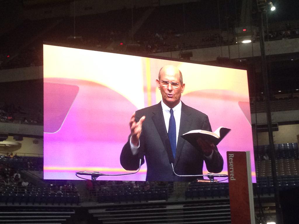 pastorotimar's tweet photo. "O evangelismo deve correr como o sangue em nossas veias." By Ted Wilson
#últimosermão #GCSession2015 http://t.co/9cUiEqaYTZ