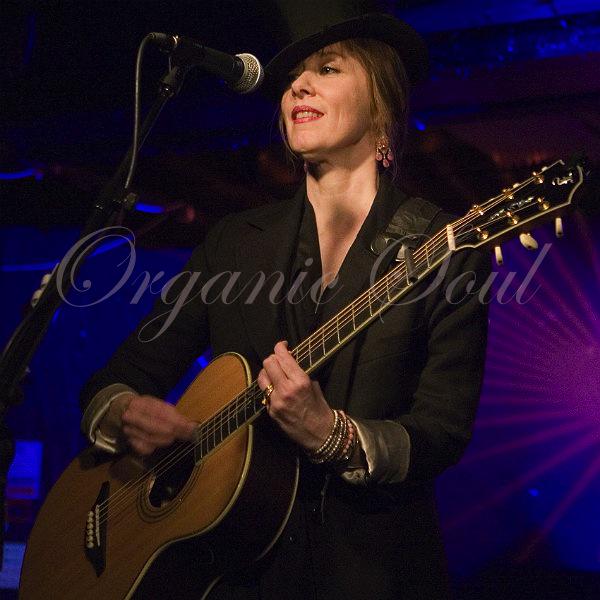Happy Birthday from Organic Soul Singer-songwriter Suzanne Vega is 56
 