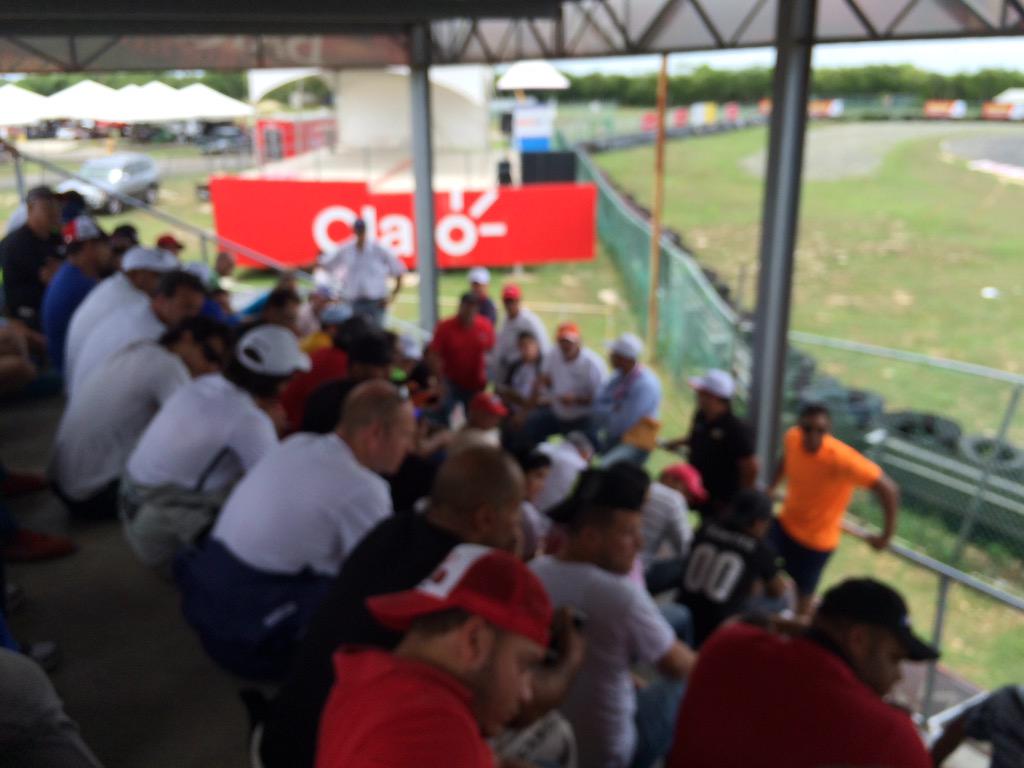 Estamos en la reunión de pilotos para la carrera este fin de semana en el <a href="/autodromosunix/">Autódromo Sunix</a> ven a disfrutar mañana