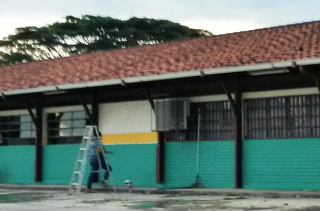 Retoque de la pintura #PlanDeMantenimientoEscolar <a href="/Educgarciahevia/">SalaGarcíaDeHeviaZET</a> <a href="/vimi3v/">Vilma Vivas</a> @MPPEDUCACION #FamiliaEnLaEscuela