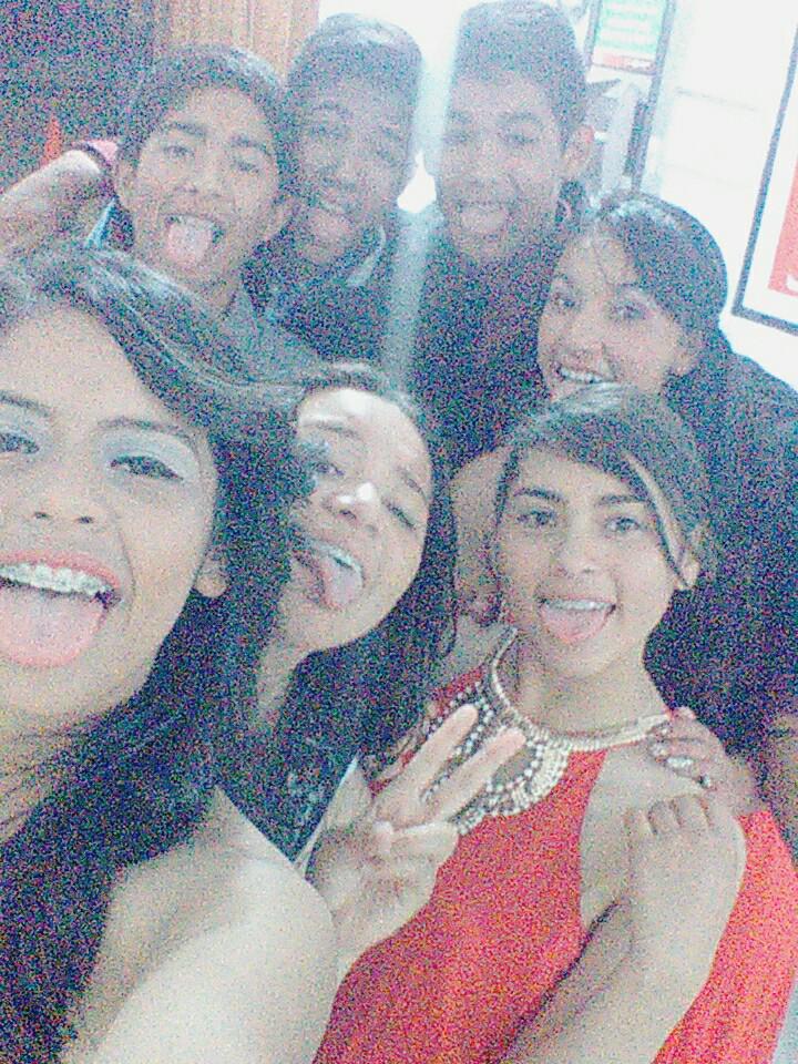 cintya_jan's tweet photo. Graduacion <3 #ComoLosVoyAExtrañar :'( :* http://t.co/mIs6JS8TPo