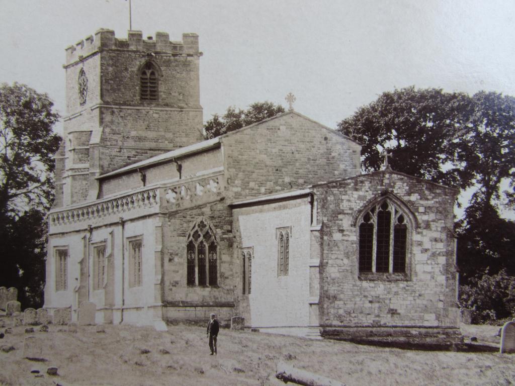 OldGardenMan's tweet photo. Bishopstone Church Swindon Wiltshire, Nineteen Twenties. http://t.co/x8IJbbrbyR