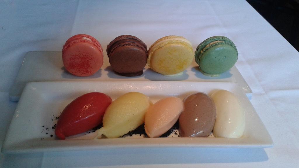 JohnHPollack1's tweet photo. Thanks #sharpicecream and #sharp15 and Montreal! http://t.co/9DkaxZkzy0