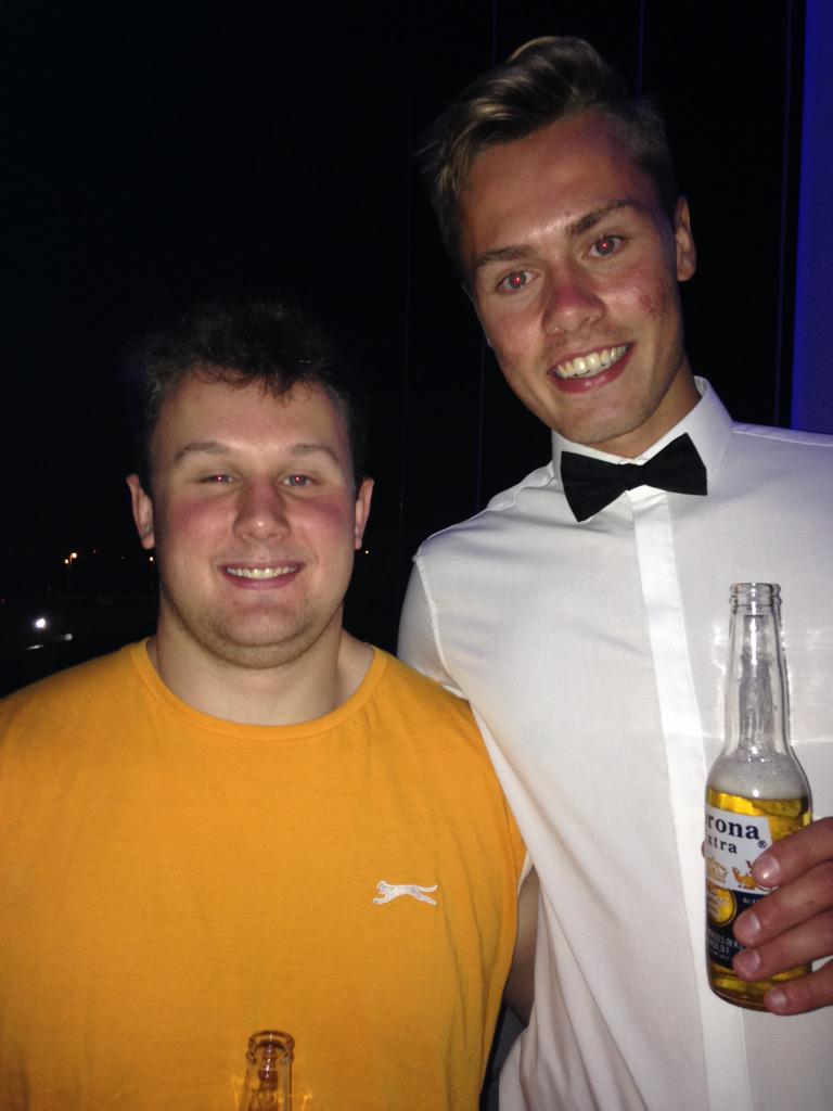DavidReeves19's tweet photo. Arrived at @davidchalkley10 parents bash as a chauffeur.Unexpectedly invited to come up.Missed the memo re dress code http://t.co/y8M5BCQK8p