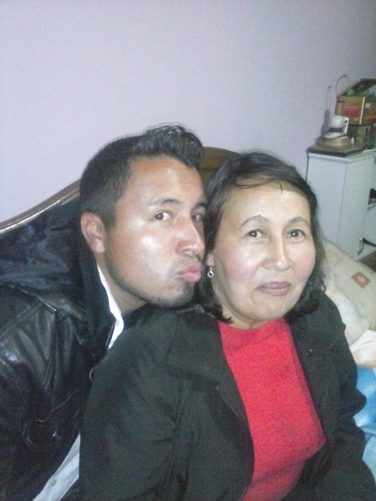 jmaurocok's tweet photo. Compartiendo con mi madre http://t.co/sBOvLXoVcL