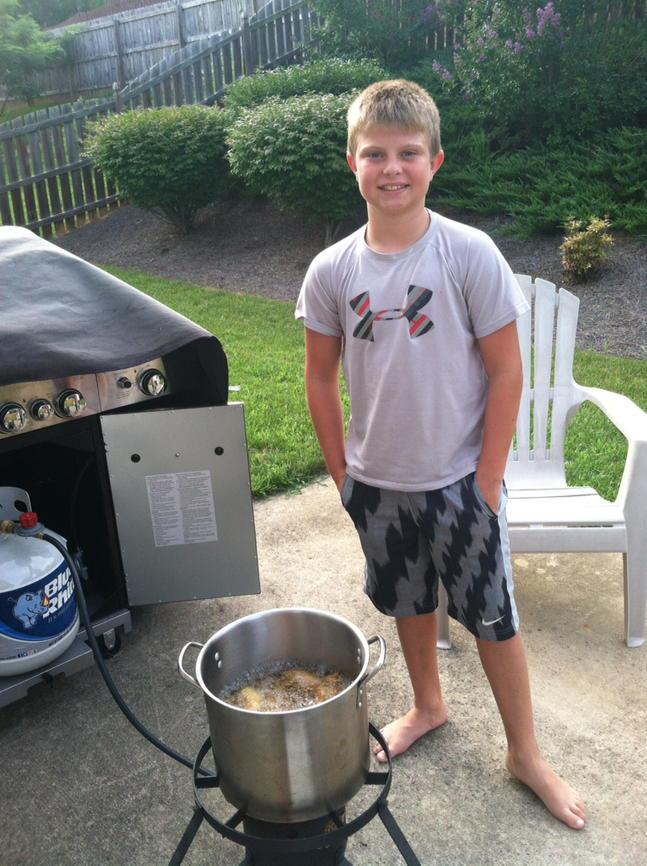 rodneynail's tweet photo. Happy 11th Birthday to the Gman on Tuesday! Had a little wing fling tonight! #makethemostoftime http://t.co/6fdCuXx9Ys