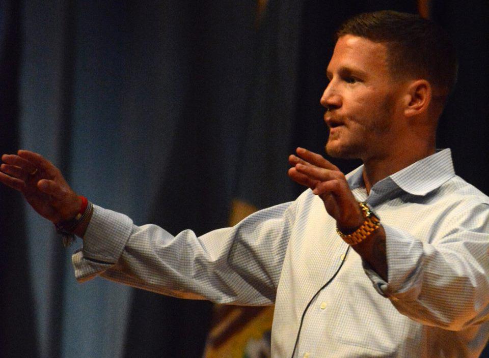 ICYMI #MarDet Ft. Gordon heard encouragement fm <a href="/chiksdigscars/">Kyle Carpenter</a> to #WarriorTransitionBattalion ow.ly/Pue5H