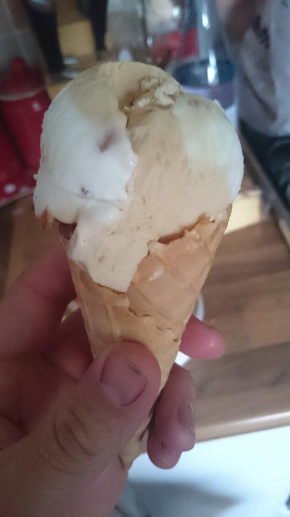 ash182lawrence's tweet photo. Hmmmmmmmm ice cream http://t.co/6TidRDR6w3