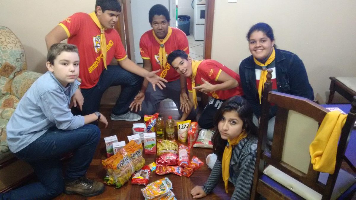 Maaay_Ramos's tweet photo. Começando a arrecadação de alimentos #desafioonline #querobarraca #clubeluzeirosdoparque http://t.co/09hmMz8szn