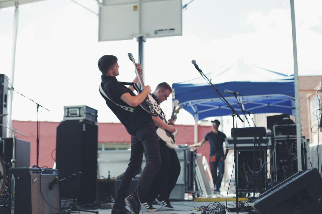 8035's tweet photo. .@OlympicsBand killed it. #8035dsm (photo: @LegendaryBraden) http://t.co/h0IggUcJka