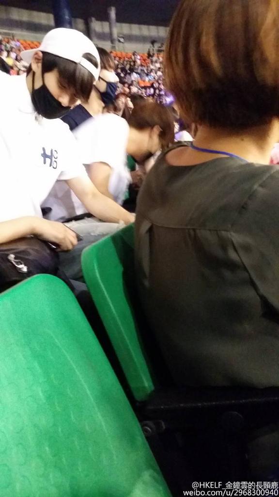150711 at Super Show 6, op seen SMROOKIES's SR15B Team Taeil & Jaehyun watched Super Junior comcert together ;___; such a supportive junior towards to their senior in agency! ♡