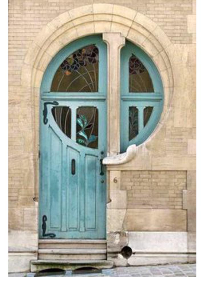 Love this #French #blue #door 🚪👌🏻