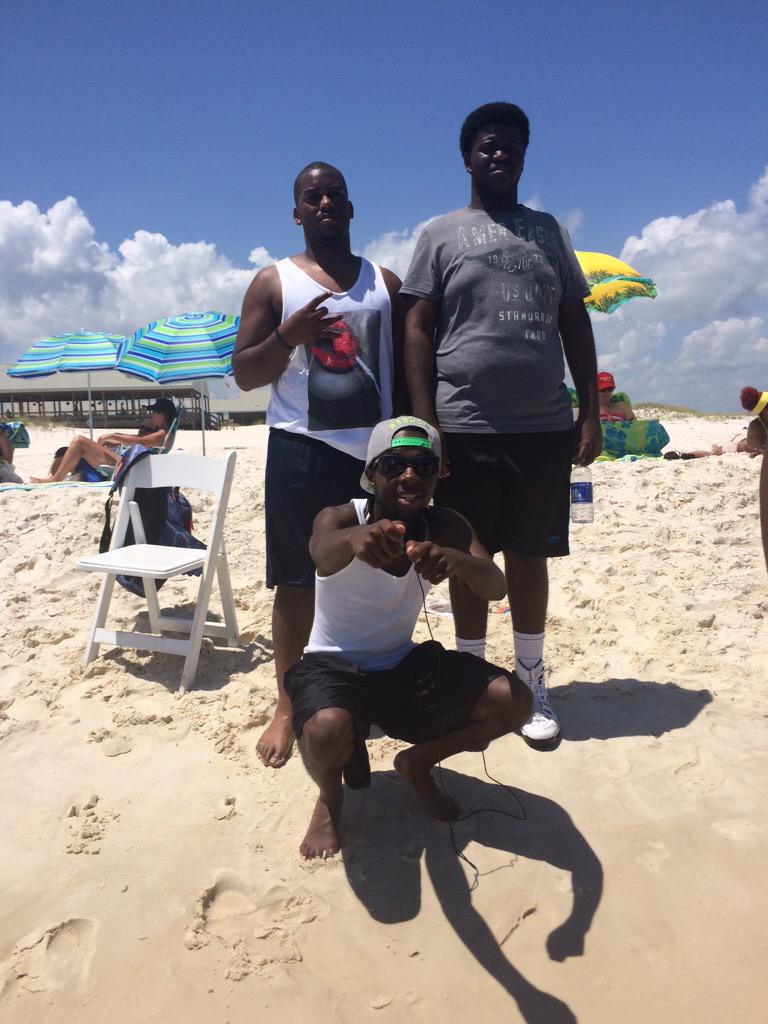 dreshonthegreat's tweet photo. Of course, we came and ran shit 😈🌴😂 #JSU19 #PensacolaBeach #ImJJ http://t.co/1onKuPO1ol
