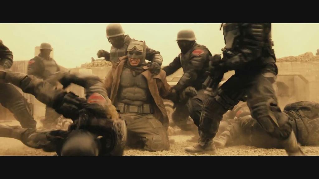 BATMAN V SUPERMAN: DAWN OF JUSTICE - Official Comic-Con 2015 Trailer CJqNn5aWUAA4v8-