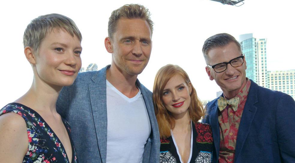 enews's tweet photo. Always great to chat with Tom Hiddleston! See more of our exclusive Comic-Con photos! http://t.co/AwnB6mnmwp http://t.co/aA7jf8XUGU