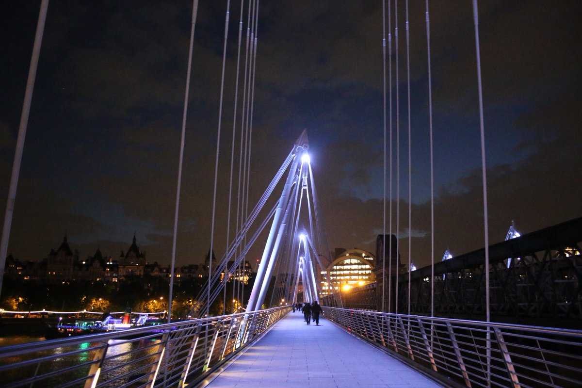 mcocoaries's tweet image. #hungerfordbridge #londonvibes #london #LondonPride