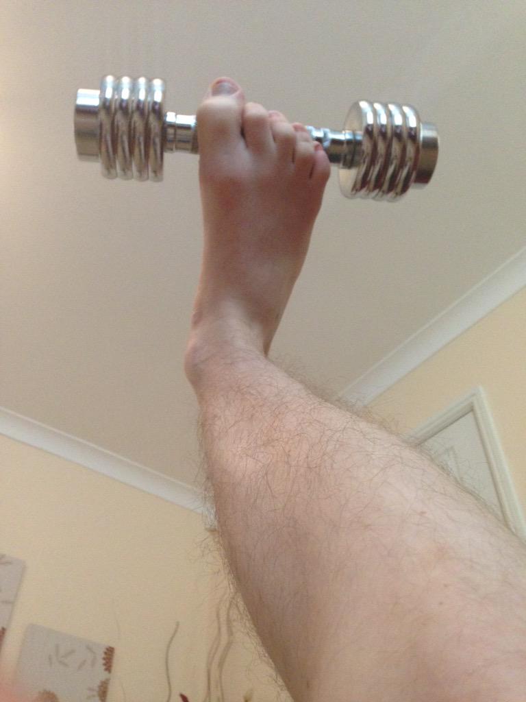 mylegdaily's tweet image. pumping iron