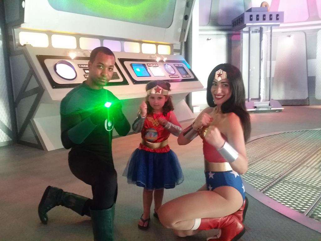 kt_beau's tweet photo. #JohnStewart #HallofJustice #WonderWoman  #SixFlags #JLA http://t.co/2mIPBVbAYR